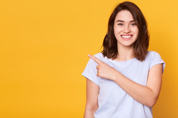 Joven cumple con su método anticonceptivo Joven feliz porque cumple con su método anticonceptivo