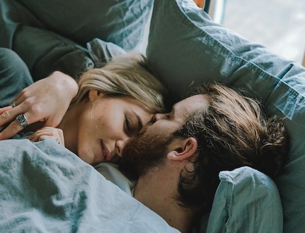 Title Pareja que utiliza el diu hormonal en la cama